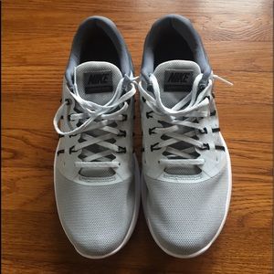 NIKE MEN’S LUNARSTELOS  RUNNING SHOE